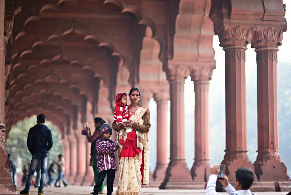 indie hinduska z dzieckiem na rękach, Delhi, travel journal z indii
